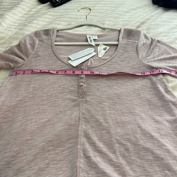 Others Follow Top / NWT - Picture 7 of 9